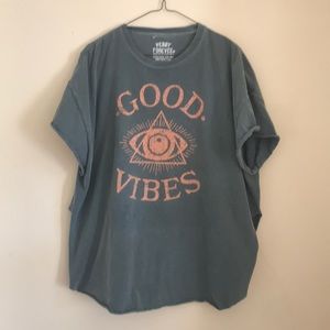 Side slit graphic tee